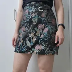 H&M 花柄と鳥柄のサテンラップミニスカート