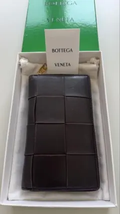 BOTTEGA VENETA カセット ジップアラウンドウォレット ボルドー系のサムネイル