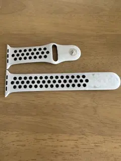 Apple Watchホワイト シリコンバンド穴あきデザインNike