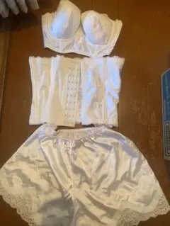 Triumph ブライダルインナー E70 M ホワイト 3点セット