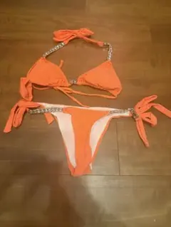 オレンジ色ビジュー付きセパレート水着
