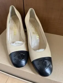 CHANEL バイカラー パンプス ベージュ×ブラック　36.5のサムネイル