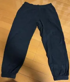 黒いフリーススウェットパンツ