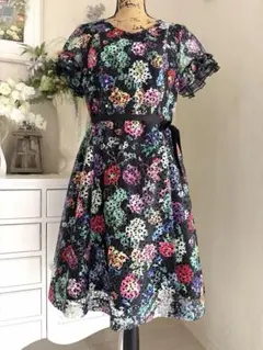 スーパービューティー☆ レース花プリントのワンピース☆ブラック①