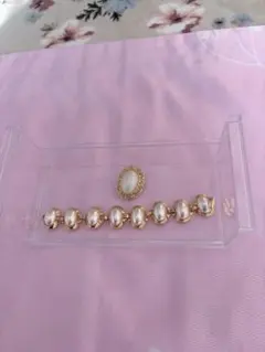 エレガントパールゴールドブレスレットとブローチ