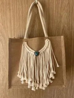 ターコイズのハート型コンチョ付きマクラメジュートバッグ