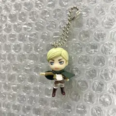 進撃の巨人 絶望の鉄鎖スイング キーホルダー - メルカリ