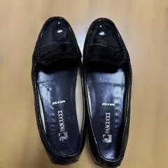 PASCUCCI エナメル　ローファー