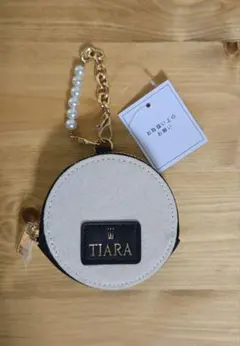 お値下げ！TIARA パールチェーン付き小物ポーチのサムネイル