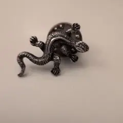 agnès b.　トカゲピンバッジのサムネイル
