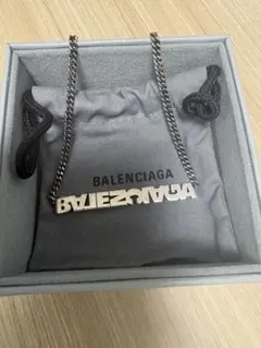 【美品】BALENCIAGA ロゴネックレス シルバーのサムネイル