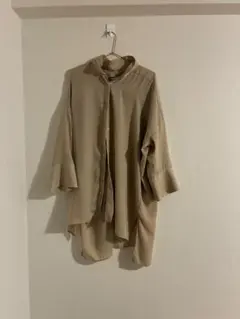無印良品　ベージュのポリエステル五分袖シャツ