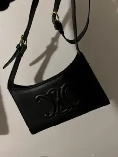 【最終値下げ】ハイブランド風 ブラック エンボスロゴ ショルダーバッグ