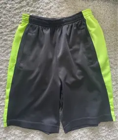 黒と緑のハーフパンツ 100cm~