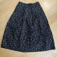 お盆セール‼️UNIQLO 花柄 フレアスカート ブラック Lサイズのサムネイル