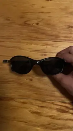 黒サングラス OAKLEY似