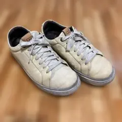 ベージュ スニーカー