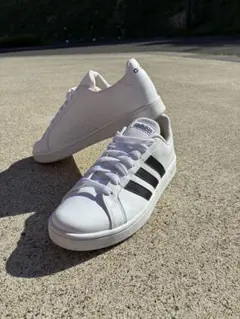 adidas ホワイト ブラック スニーカー