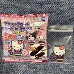 ハローキティ　アクリルブローチ