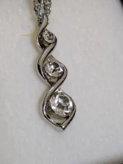 トリロジー ネックレス 3連デザイン 3ストーン シルバーカラー 上品 華やか