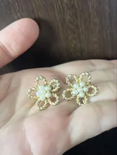 花形　クリスタル　パール　装飾イヤリング