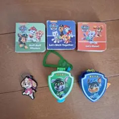 パウパトロールロッキーパチンコチェイスコマ　 スカイキーホルダー　英語のミニ絵本のサムネイル