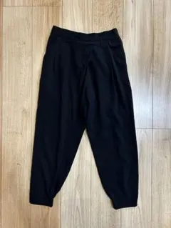黒 ボトムスパンツ タック入り ゴムウエストのサムネイル