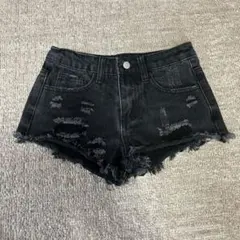 ブラック デニム ショートパンツ ダメージ加工 - メルカリ