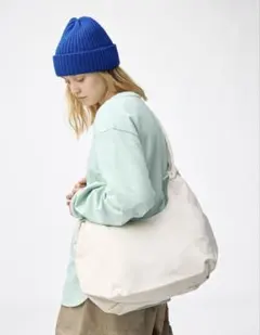 美品★GU★ユニセックスコクーンナイロンショルダーバッグ