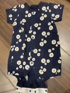 いちご柄うさぎ帽子とロンパース