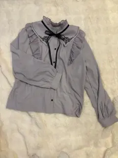 パープル　フリル付き長袖ブラウス アクシーズ