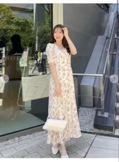 タグ付きsnidel Sustainableヘアラインフラワープリントワンピ - メルカリ
