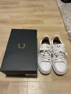 FRED PERRY B6312 Leather ホワイト スニーカー 箱付きのサムネイル
