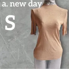 a. new day【S】ベージュ半袖ハイネック　細リブカットソー　トップス
