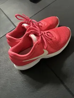 NIKE ランニングシューズ　23.5cmピンクオレンジのサムネイル