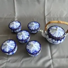 専用❗️ 深川製磁　蓋向付揃　金ミル牡丹　大きめ　お椀　6個 深川製磁 - 【深川製磁】 宮内庁御用達 牡丹金ミル 蓋付 湯呑