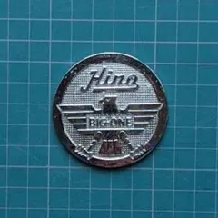 Hino ウイング型エンブレム レッド/シルバー - メルカリ