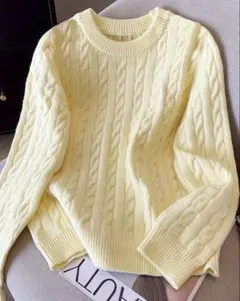 淡い黄色 ケーブル編みニットセーター 長袖　Sサイズ