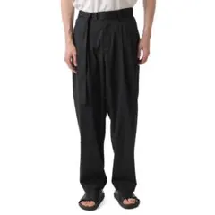 美品　アタッチメント　ワイドテーパードパンツ　スラックス　ブラック