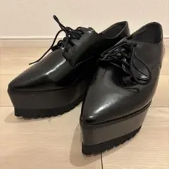 【新品未使用】MURUA ムルーア 厚底レースアップシューズ ブラック エナメルのサムネイル