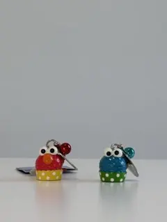 【新品】USJエルモ•クッキーモンスター カップアイス風根付け(2個セット)