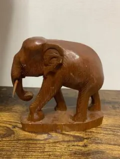 木製象の彫刻