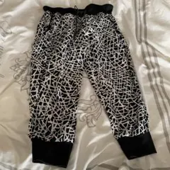 Under Armour カジュアルパンツ 白黒幾何学