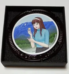 伊藤潤二　富江　中津川市　限定　ミニマンホール ホラー漫画家・伊藤潤二さんデザイン、「富江」マンホールふた描き