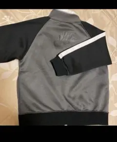 子供服　NIKE ジャージジャケット 黒、グレー　100