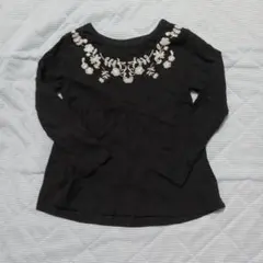 刺繍入り黒長袖トップス