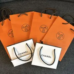 HERMESショッパー4つとCHANELショッパー2つ