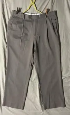 グレー スラックス プリーツ付き