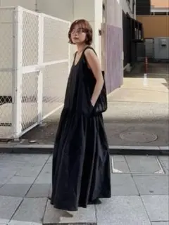 YUシャーリングワンピース　ブラック　完売品　美品　アパートバイローリーズ YUシャーリングワンピース ブラック 完売品 美品 アパートバイ