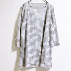 【L】7分袖カットソー　グレー　総柄　シアー袖　チュニック丈　レーヨン混
